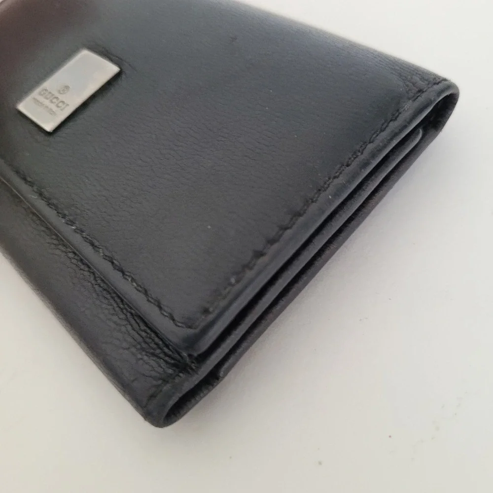 Gucci Black Pebbled Leather 6-Ring Key Case Wallet Silver Logo Plaque Italy